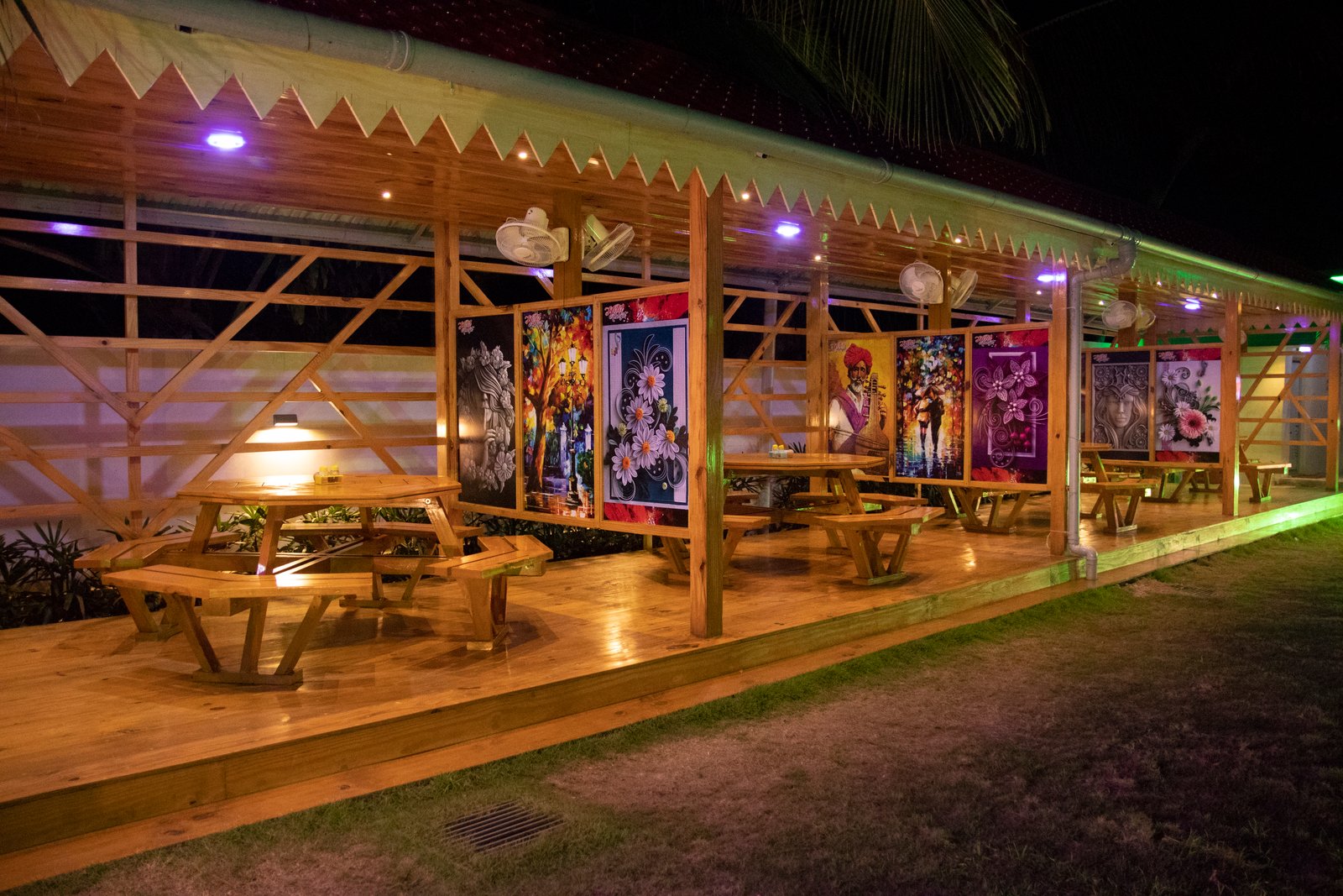 GARDEN BAR
