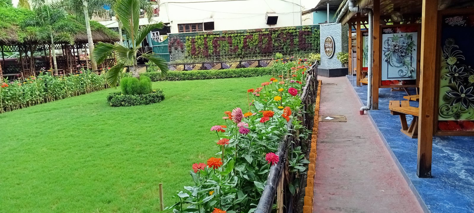 GARDEN BAR